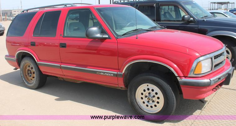 image for item D8022 1996 Chevrolet Blazer LS SUV