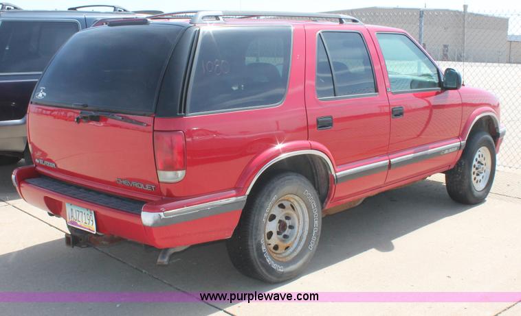 image for item D8022 1996 Chevrolet Blazer LS SUV