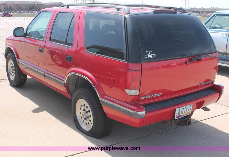 image for item D8022 1996 Chevrolet Blazer LS SUV