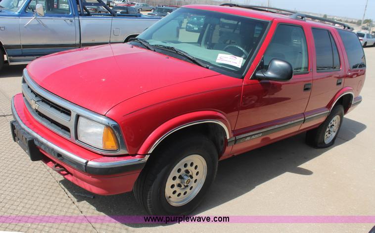 image for item D8022 1996 Chevrolet Blazer LS SUV