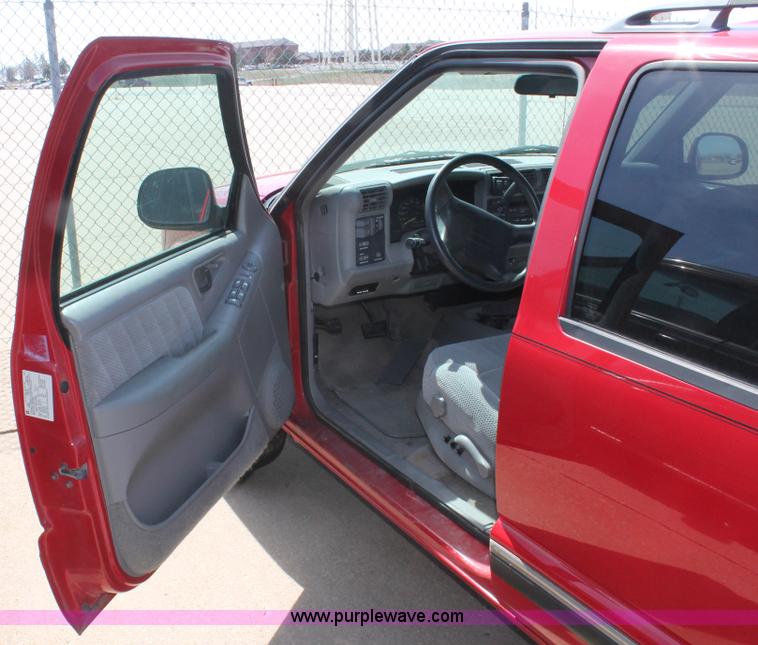 image for item D8022 1996 Chevrolet Blazer LS SUV