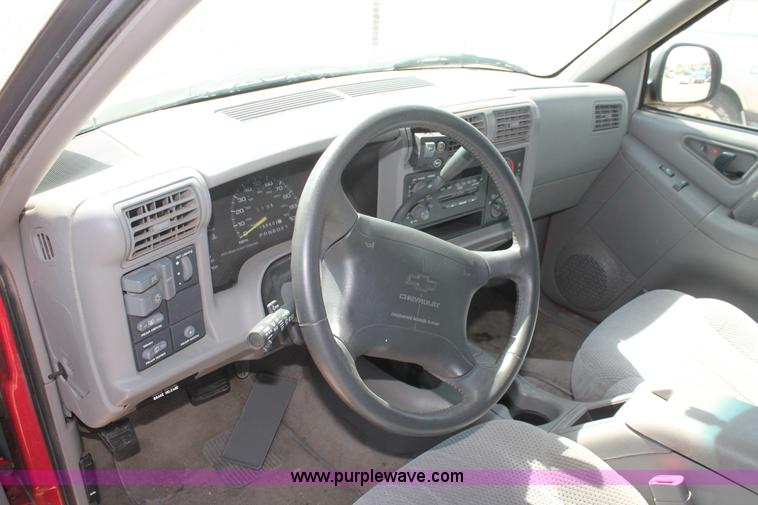 image for item D8022 1996 Chevrolet Blazer LS SUV