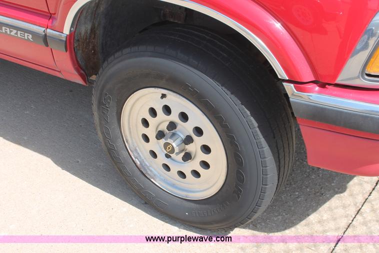 image for item D8022 1996 Chevrolet Blazer LS SUV