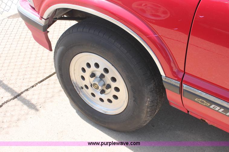 image for item D8022 1996 Chevrolet Blazer LS SUV