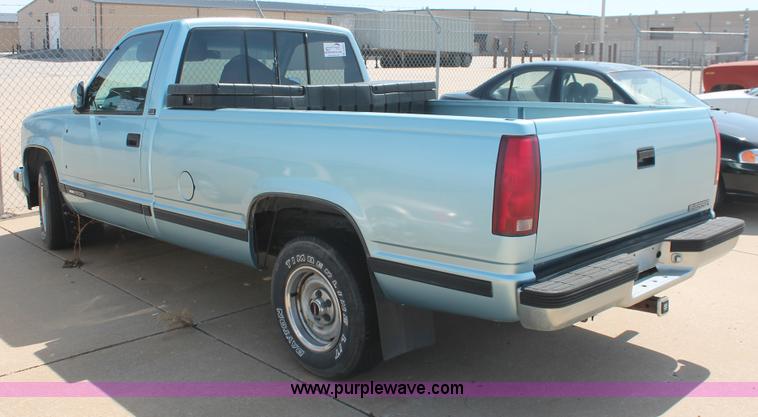 image for item D8024 1990 GMC Sierra 1500 SLX pickup truck