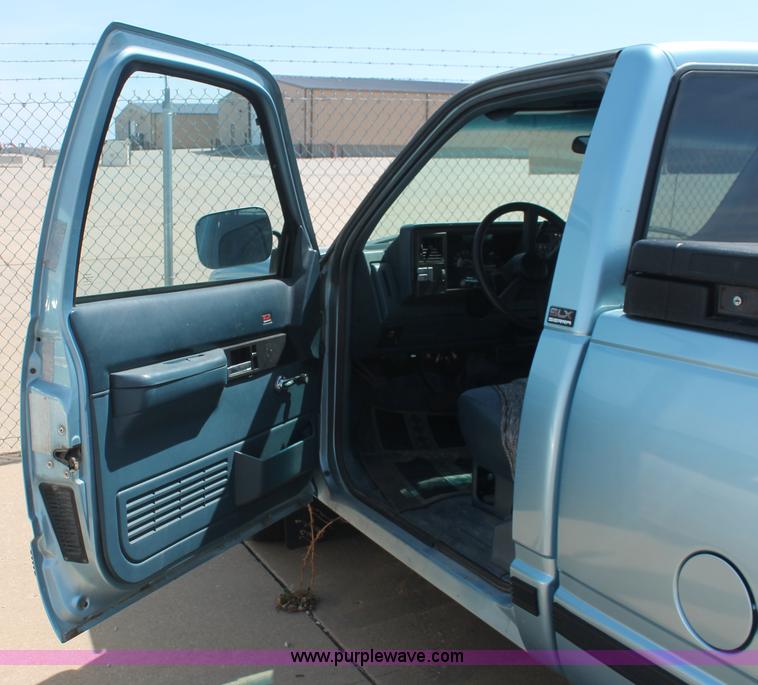 image for item D8024 1990 GMC Sierra 1500 SLX pickup truck