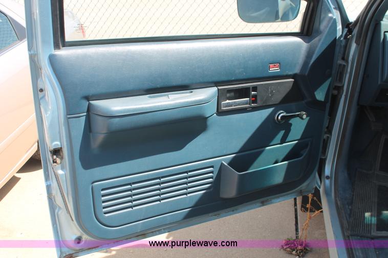 image for item D8024 1990 GMC Sierra 1500 SLX pickup truck