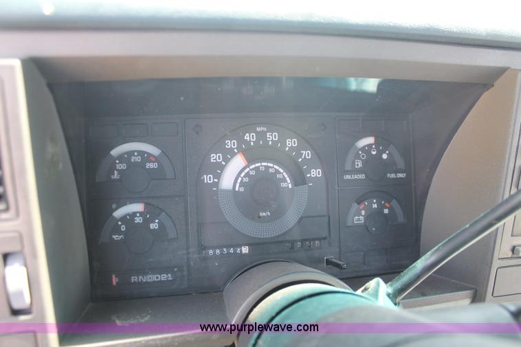 image for item D8024 1990 GMC Sierra 1500 SLX pickup truck