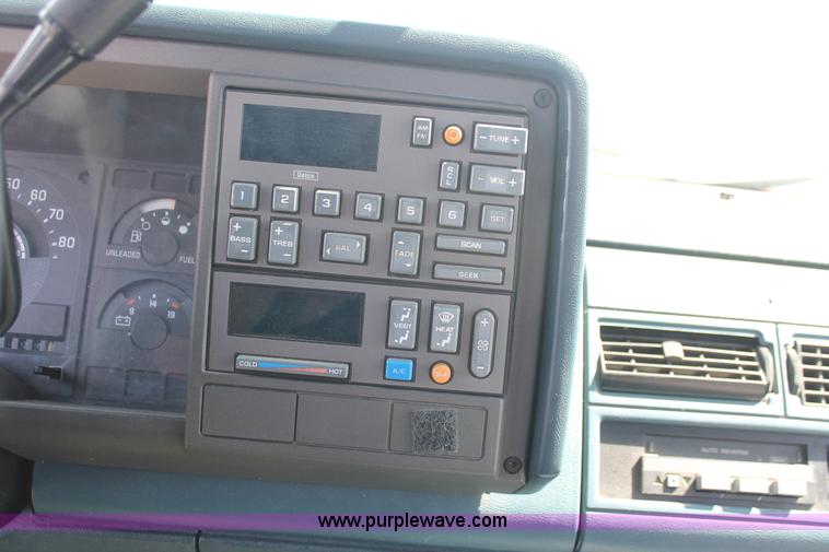 image for item D8024 1990 GMC Sierra 1500 SLX pickup truck