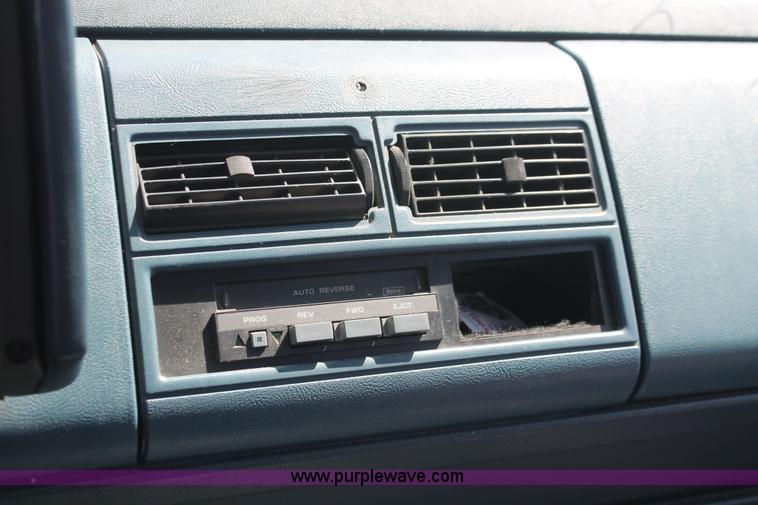 image for item D8024 1990 GMC Sierra 1500 SLX pickup truck