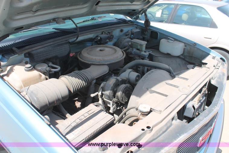 image for item D8024 1990 GMC Sierra 1500 SLX pickup truck