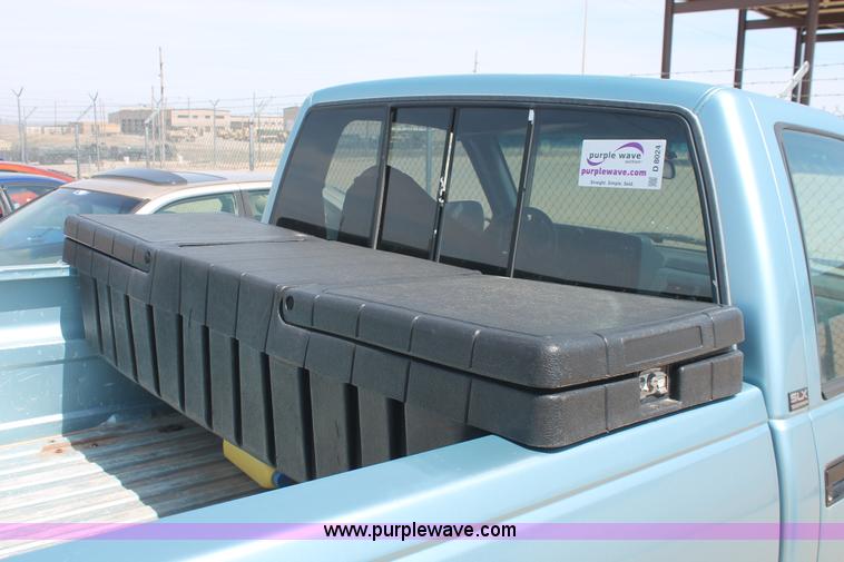 image for item D8024 1990 GMC Sierra 1500 SLX pickup truck