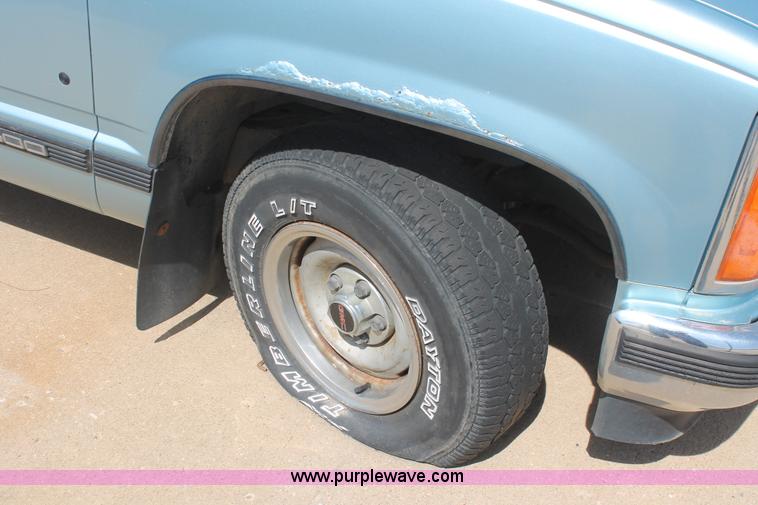 image for item D8024 1990 GMC Sierra 1500 SLX pickup truck