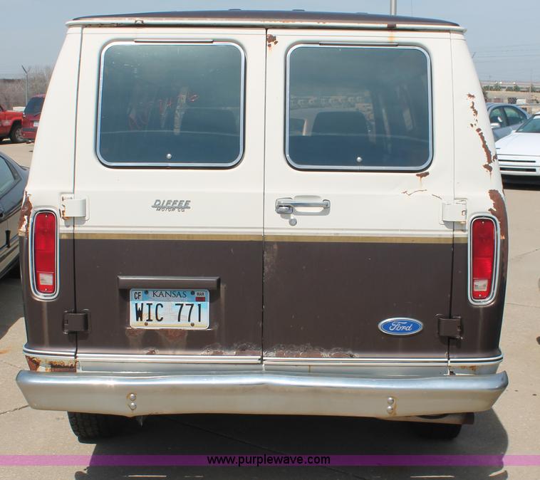 image for item D8026 1989 Ford E150 Super Club Wagon van