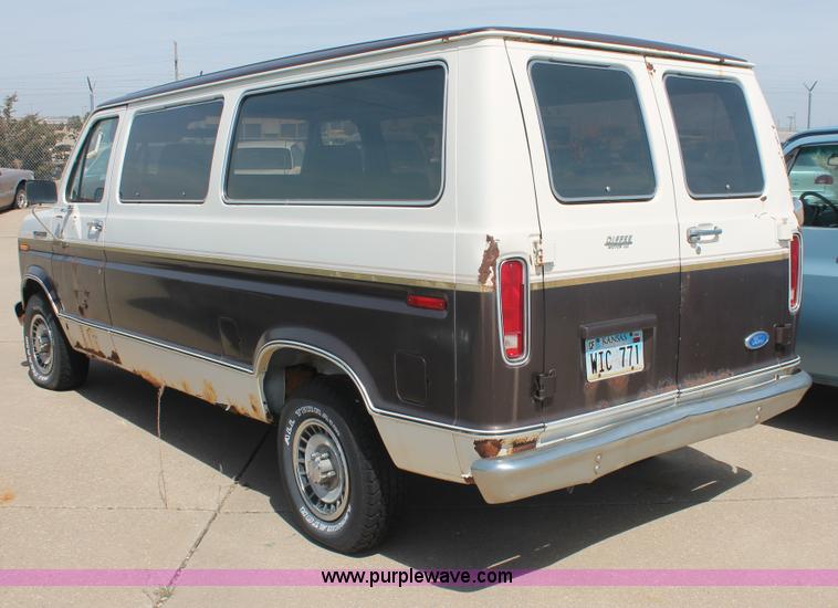 image for item D8026 1989 Ford E150 Super Club Wagon van