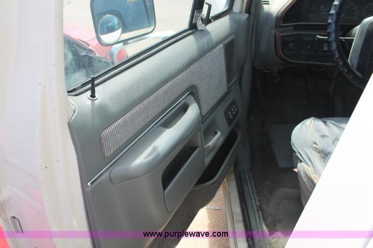 image for item D8027 1988 Ford F150 XLT Lariat SuperCab pickup truck