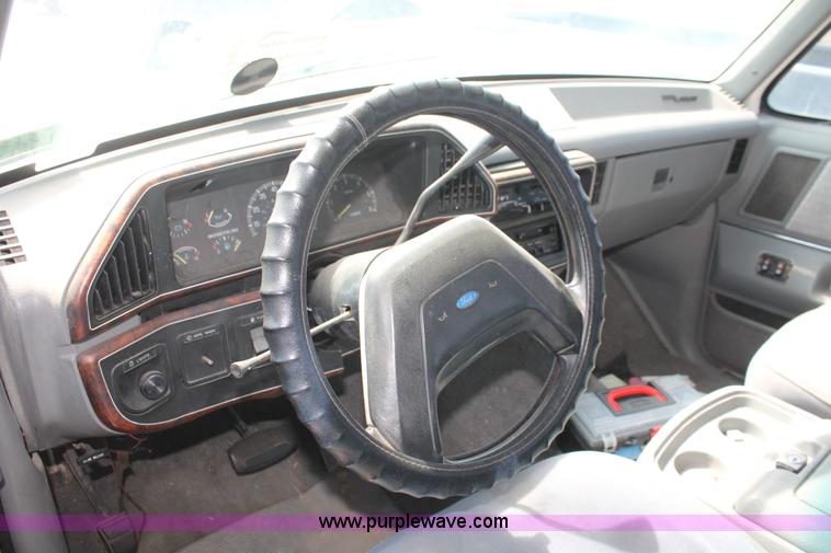 image for item D8027 1988 Ford F150 XLT Lariat SuperCab pickup truck