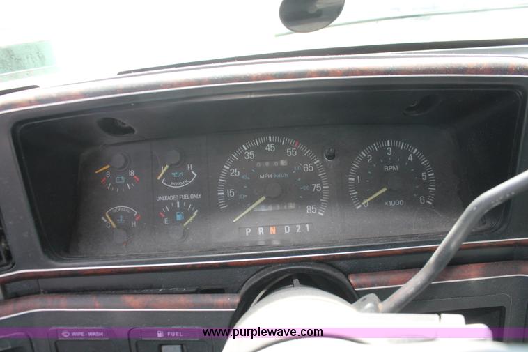 image for item D8027 1988 Ford F150 XLT Lariat SuperCab pickup truck