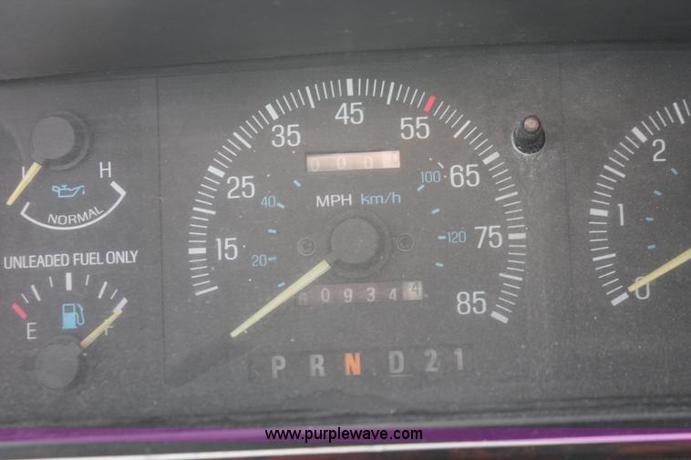 image for item D8027 1988 Ford F150 XLT Lariat SuperCab pickup truck