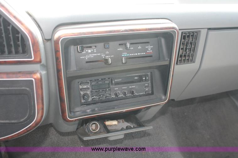 image for item D8027 1988 Ford F150 XLT Lariat SuperCab pickup truck