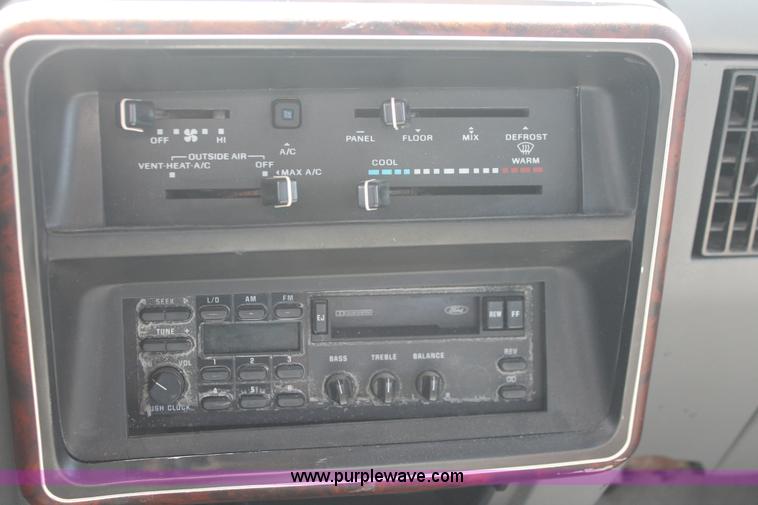 image for item D8027 1988 Ford F150 XLT Lariat SuperCab pickup truck