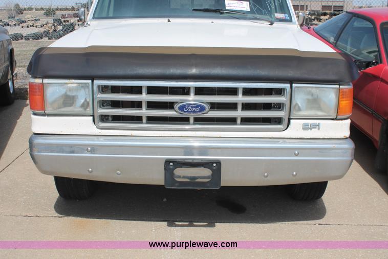 image for item D8027 1988 Ford F150 XLT Lariat SuperCab pickup truck