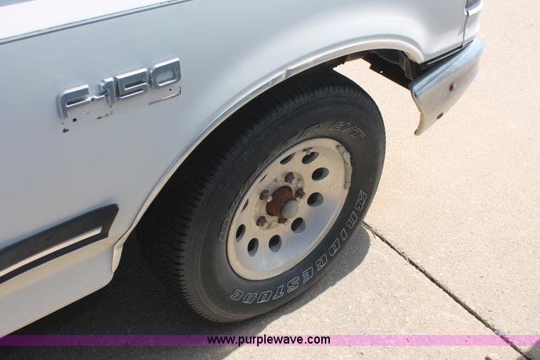 image for item D8027 1988 Ford F150 XLT Lariat SuperCab pickup truck