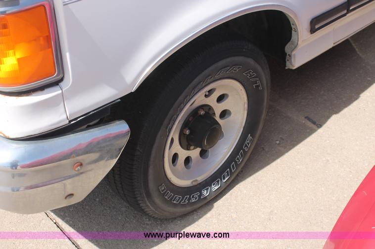 image for item D8027 1988 Ford F150 XLT Lariat SuperCab pickup truck