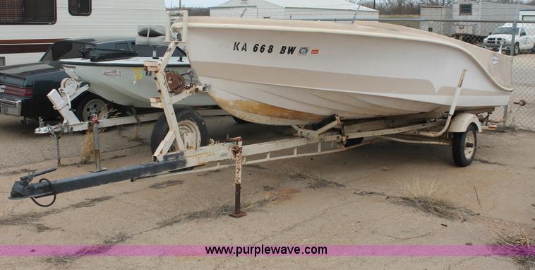 image for item D8031 Larson Lapline 18' boat