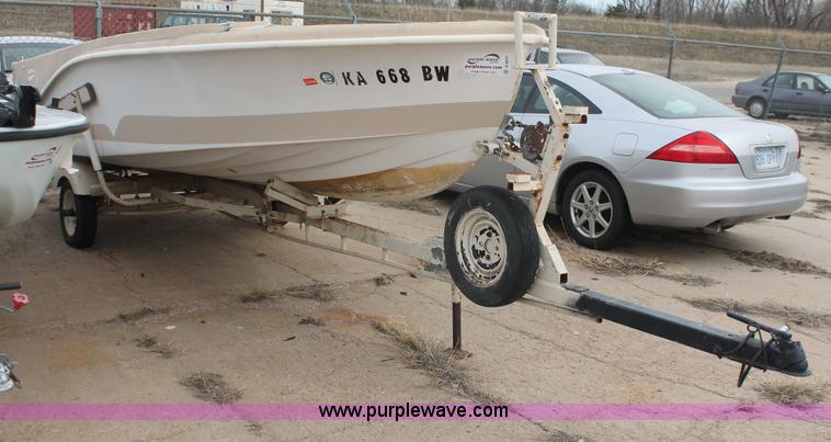 image for item D8031 Larson Lapline 18' boat