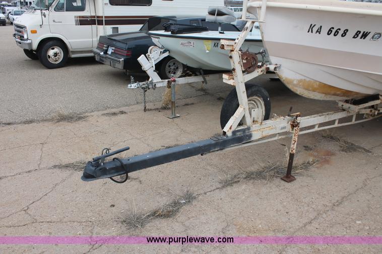 image for item D8031 Larson Lapline 18' boat