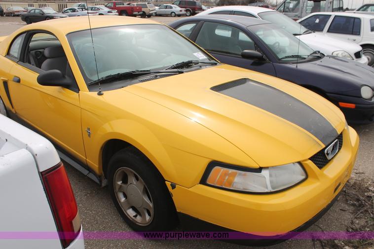 image for item D8033 2000 Ford Mustang