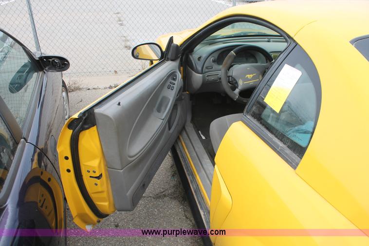 image for item D8033 2000 Ford Mustang