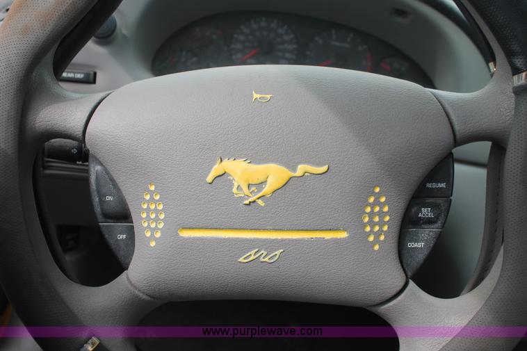 image for item D8033 2000 Ford Mustang