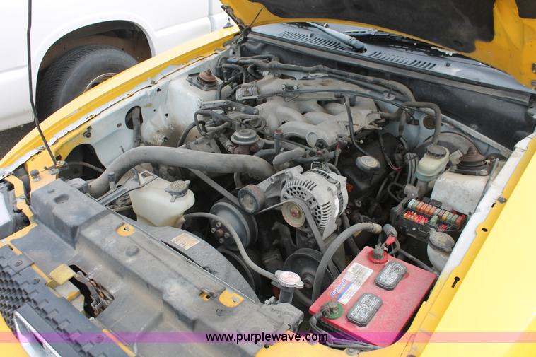 image for item D8033 2000 Ford Mustang