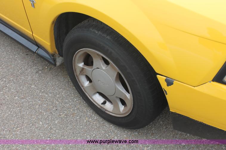 image for item D8033 2000 Ford Mustang