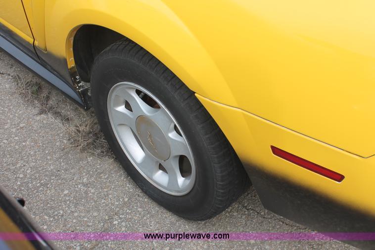 image for item D8033 2000 Ford Mustang