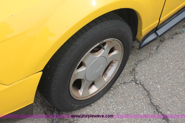 image for item D8033 2000 Ford Mustang