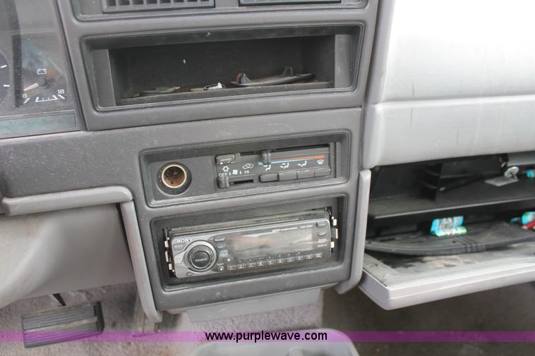 image for item D8039 1993 Plymouth Acclaim