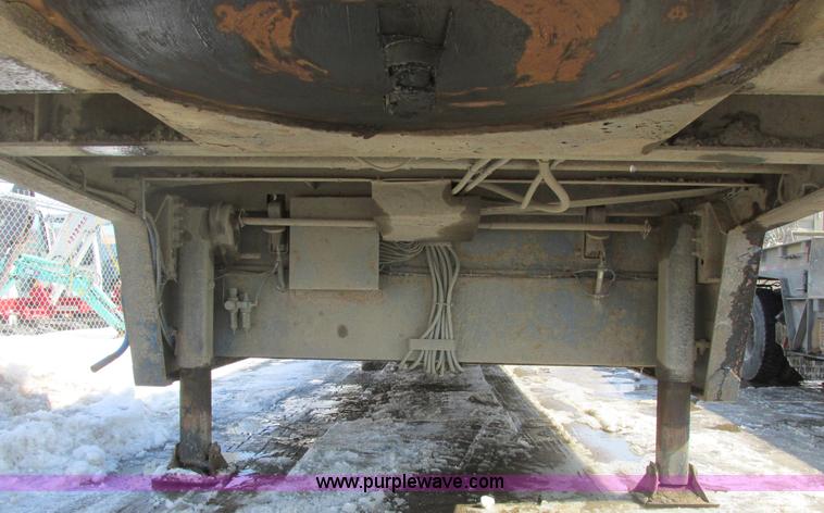 image for item A8507 2005 Ledwell trailer