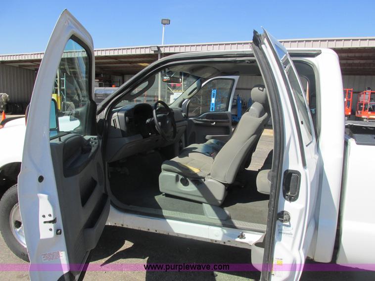 image for item AB9419 2006 Ford F250 XLT Super Duty SuperCab pickup truck