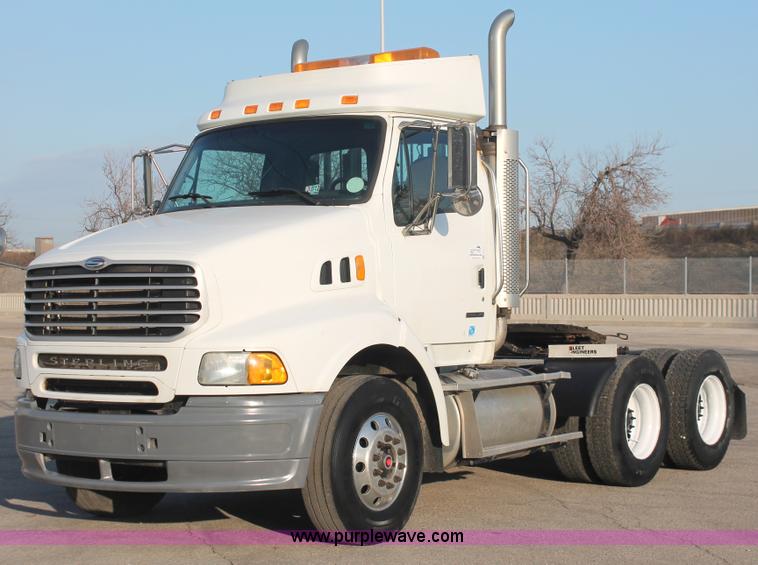 image for item E2917 2006 Sterling LT9500 semi truck