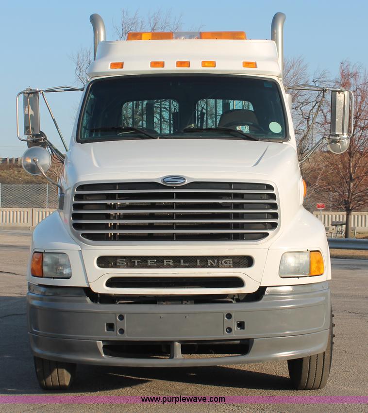 image for item E2917 2006 Sterling LT9500 semi truck