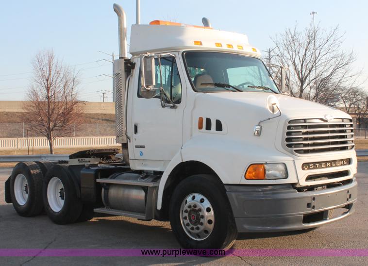 image for item E2917 2006 Sterling LT9500 semi truck