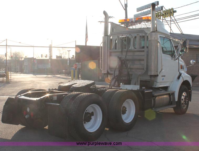image for item E2917 2006 Sterling LT9500 semi truck