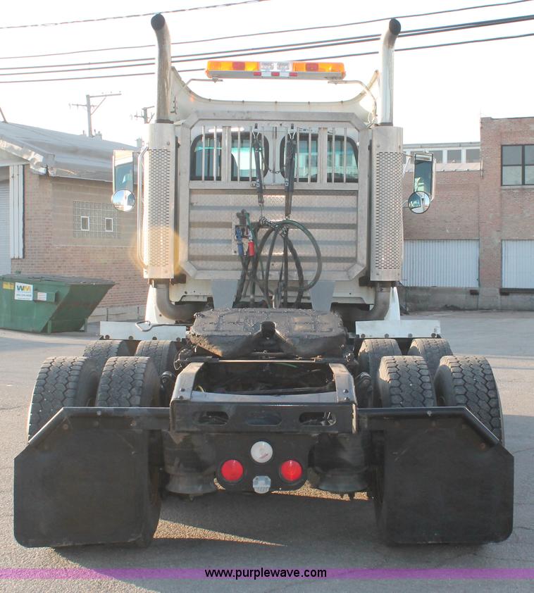 image for item E2917 2006 Sterling LT9500 semi truck