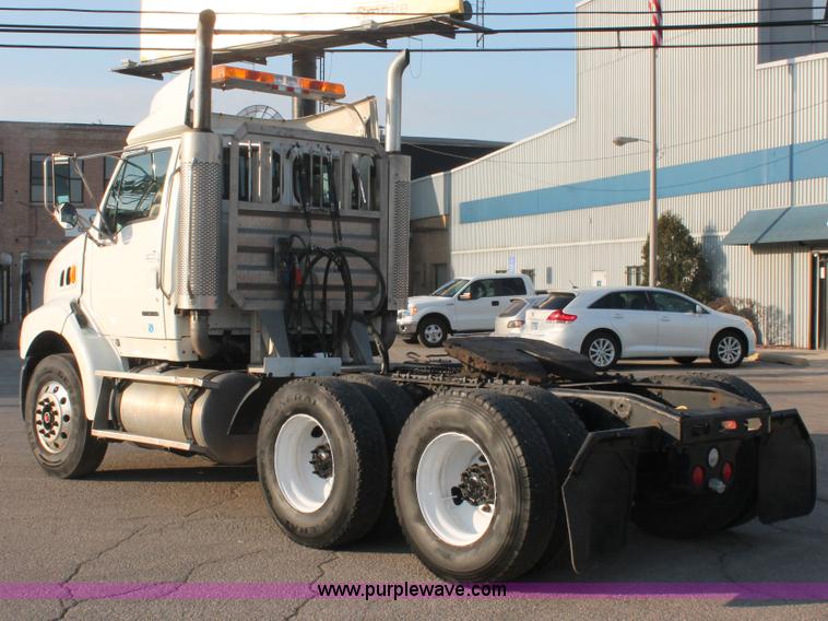image for item E2917 2006 Sterling LT9500 semi truck