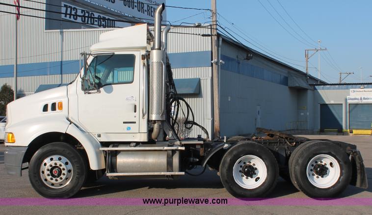 image for item E2917 2006 Sterling LT9500 semi truck