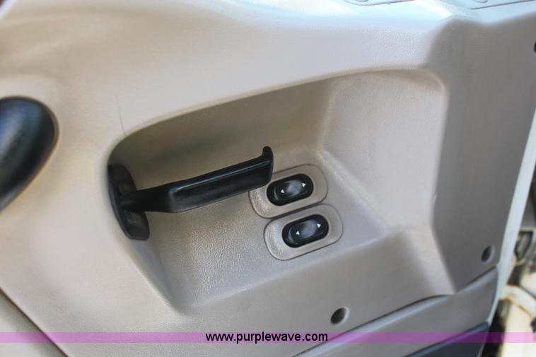 image for item E2917 2006 Sterling LT9500 semi truck