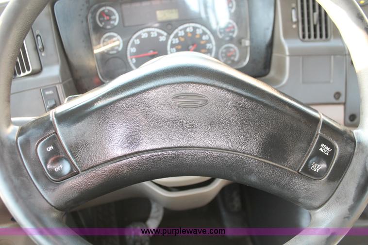 image for item E2917 2006 Sterling LT9500 semi truck